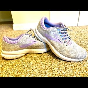 Brooks Launch 6 women’s running shoe. Size 8.5